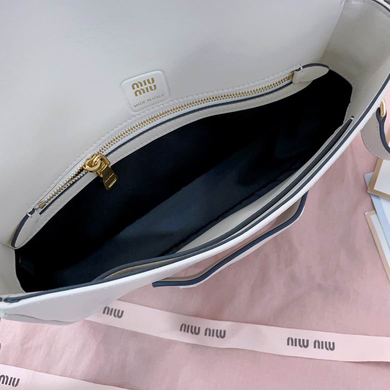 5BD270 23X13.5X5cm SF 8