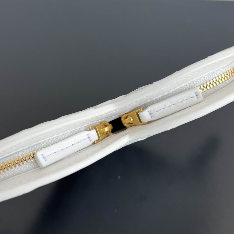 796380 22X18X2cm YG 4