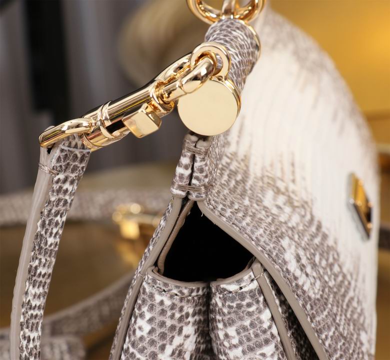 BB6111 11X18X6cm HX 21色 205