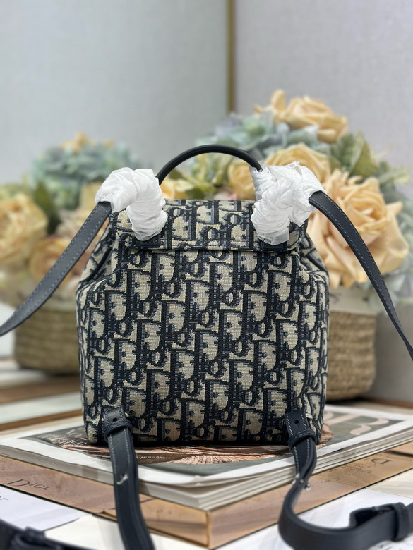 Dior D006 19 5x18 5x8 5cm yz1_5