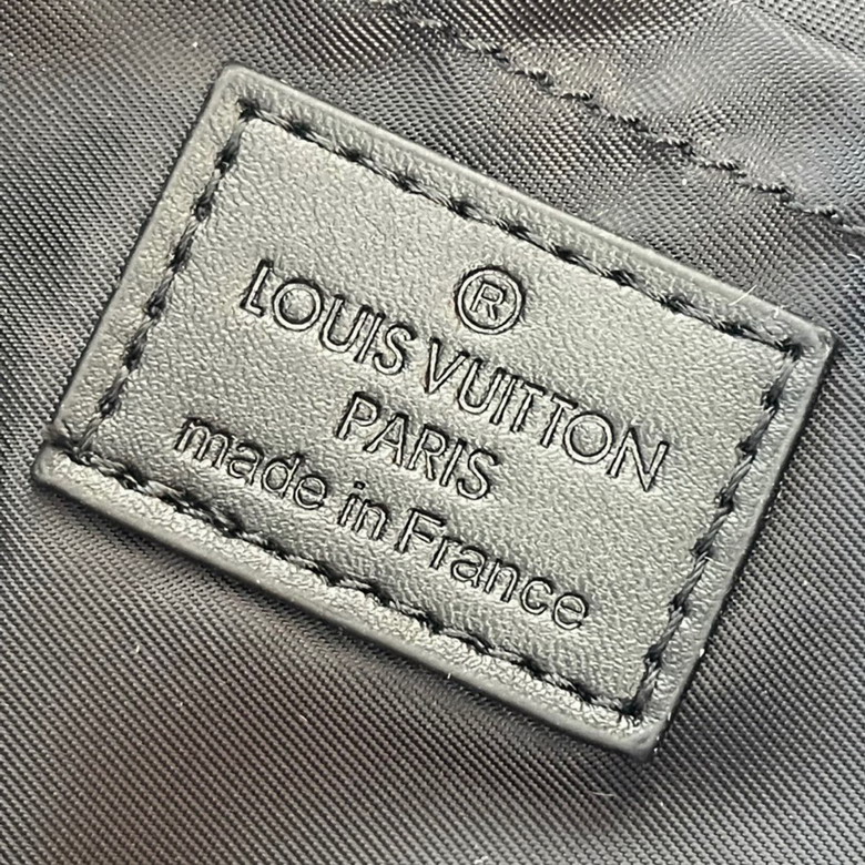 Voyager M12517 33x22 5x11cm ss1_9