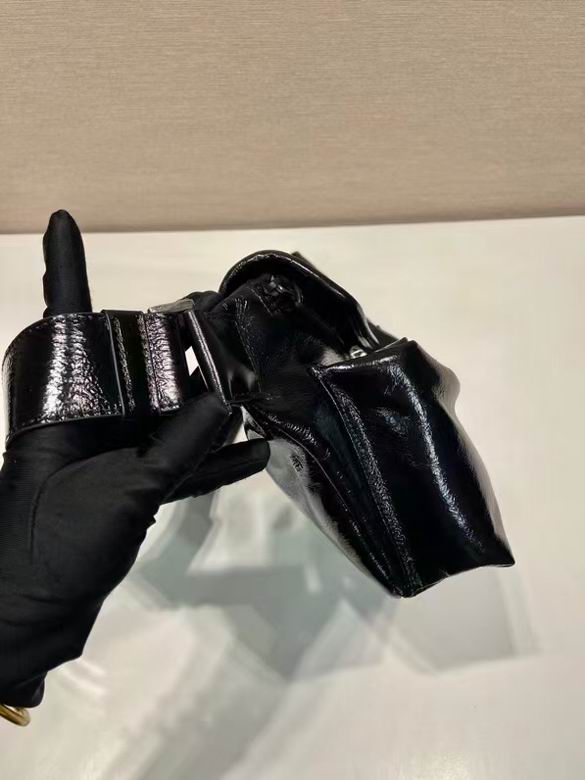 2VH174 24X18X5.5cm WP 5