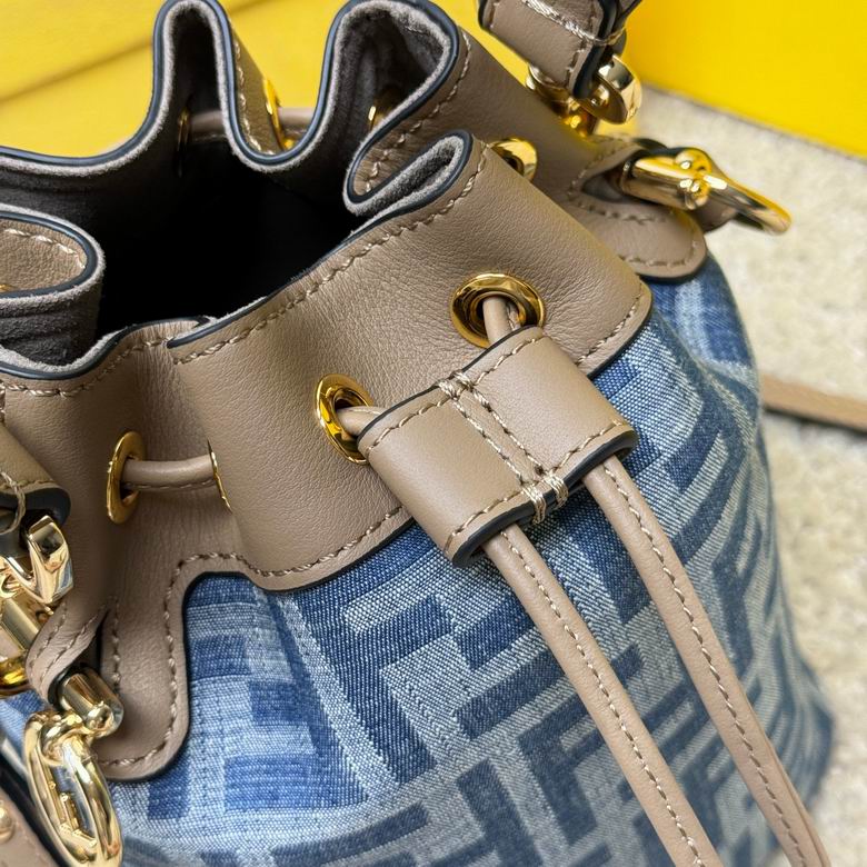 9913 12X18X10cm WP 4