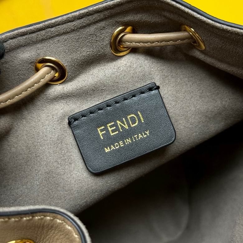 9913 12X18X10cm WP 7