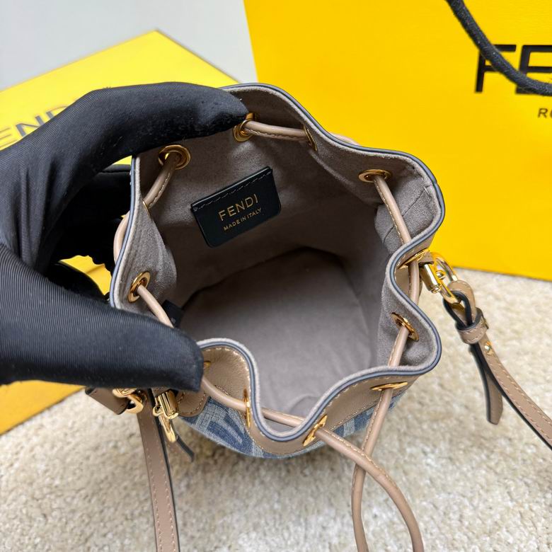 9913 12X18X10cm WP 8