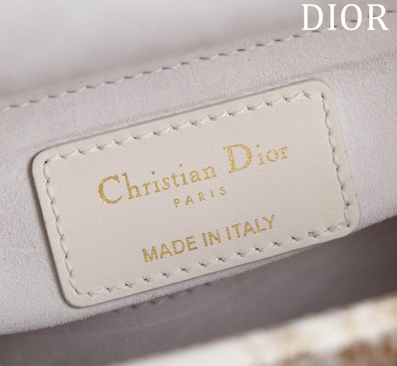 M050588 17X15X7cm HX 8