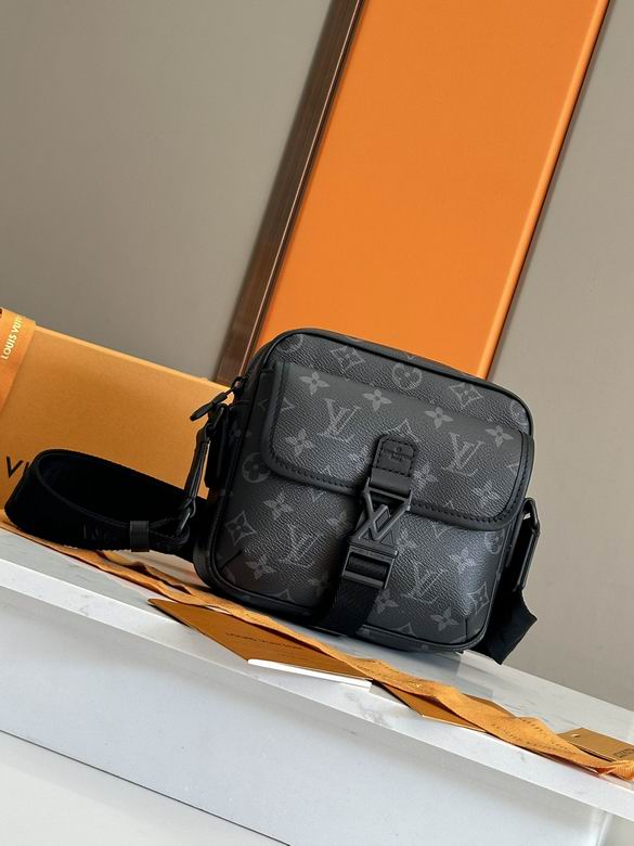 M12518 18X17X7.8cm WP 0