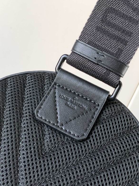 M23736 20X30X4cm WP 5