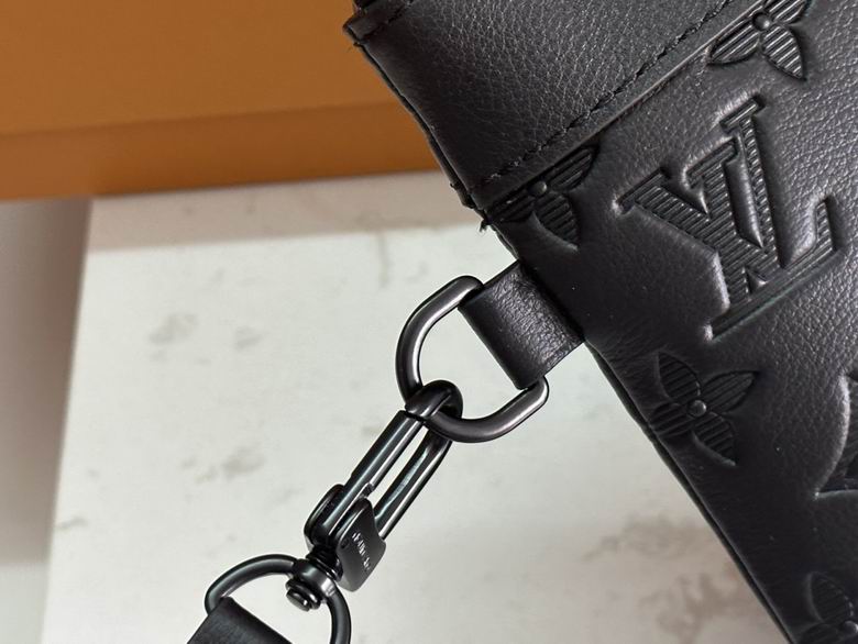 M81570 30X21.5X1cm WP 7