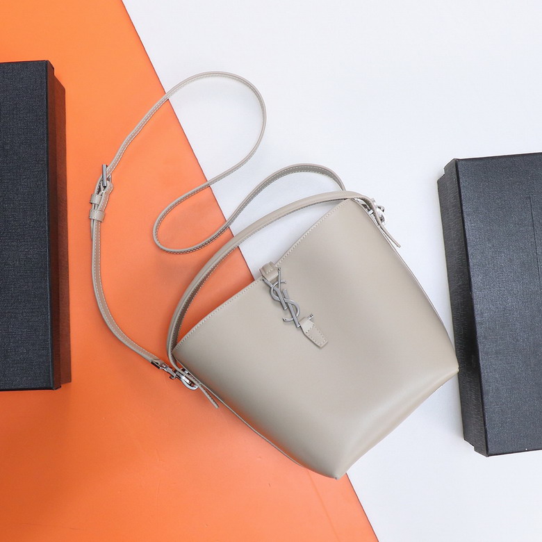 YSL 749036 17x20x13cm 8D3_1