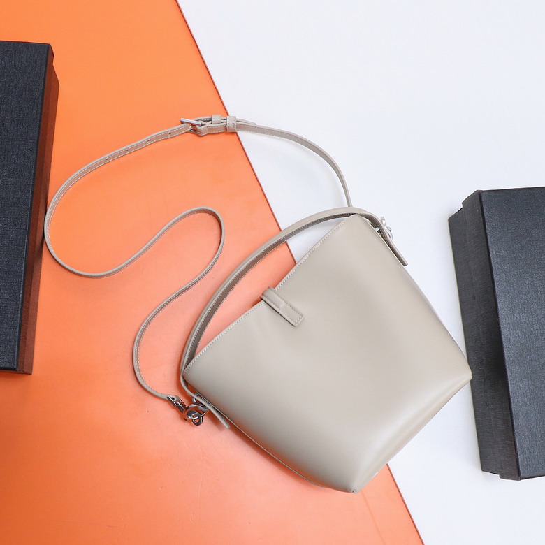 YSL 749036 17x20x13cm 8D3_3