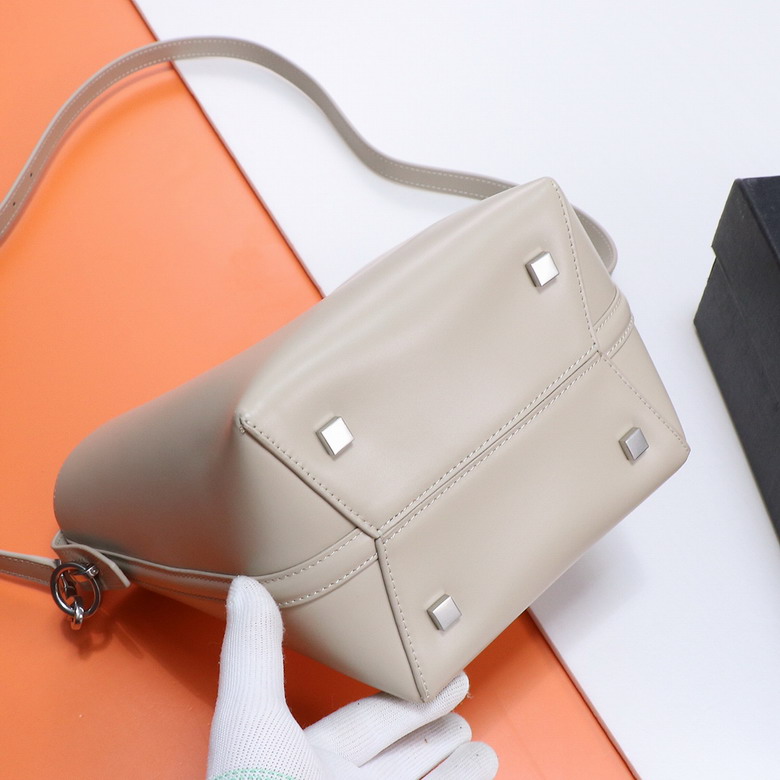 YSL 749036 17x20x13cm 8D3_4