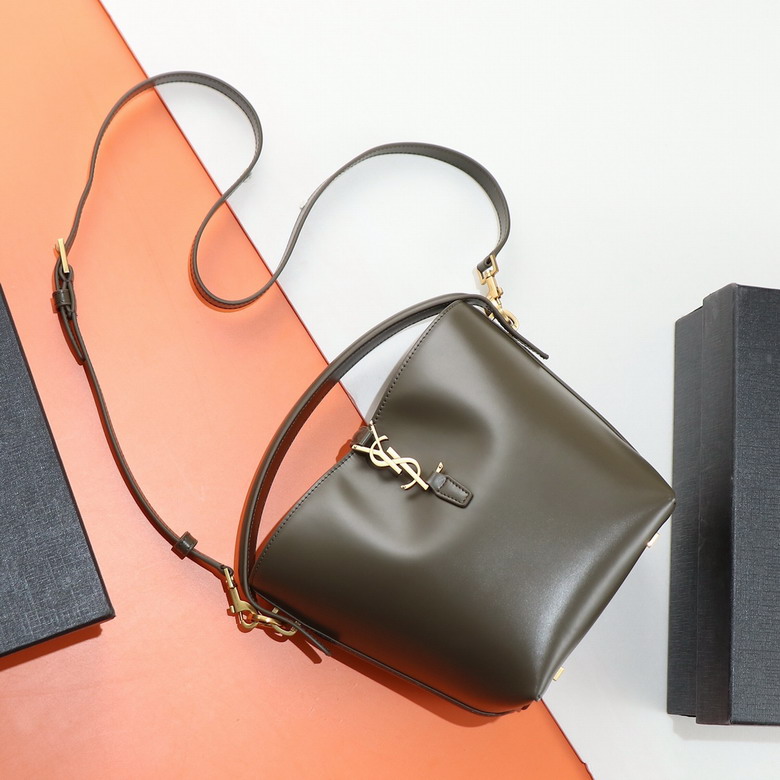 YSL 749036 17x20x13cm 8D4_1