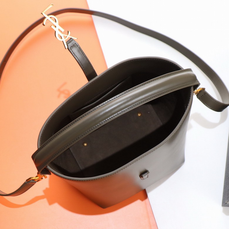 YSL 749036 17x20x13cm 8D4_8