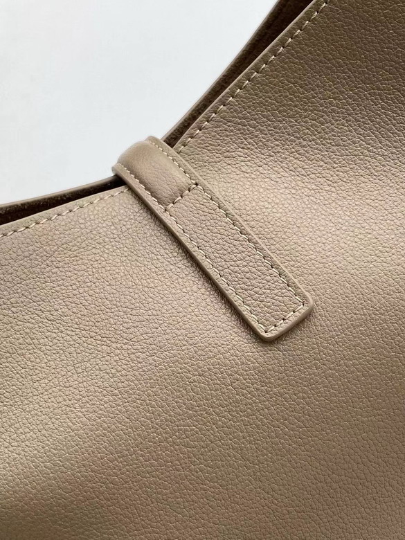 YSL 713938 22x22x10cm 8D_6