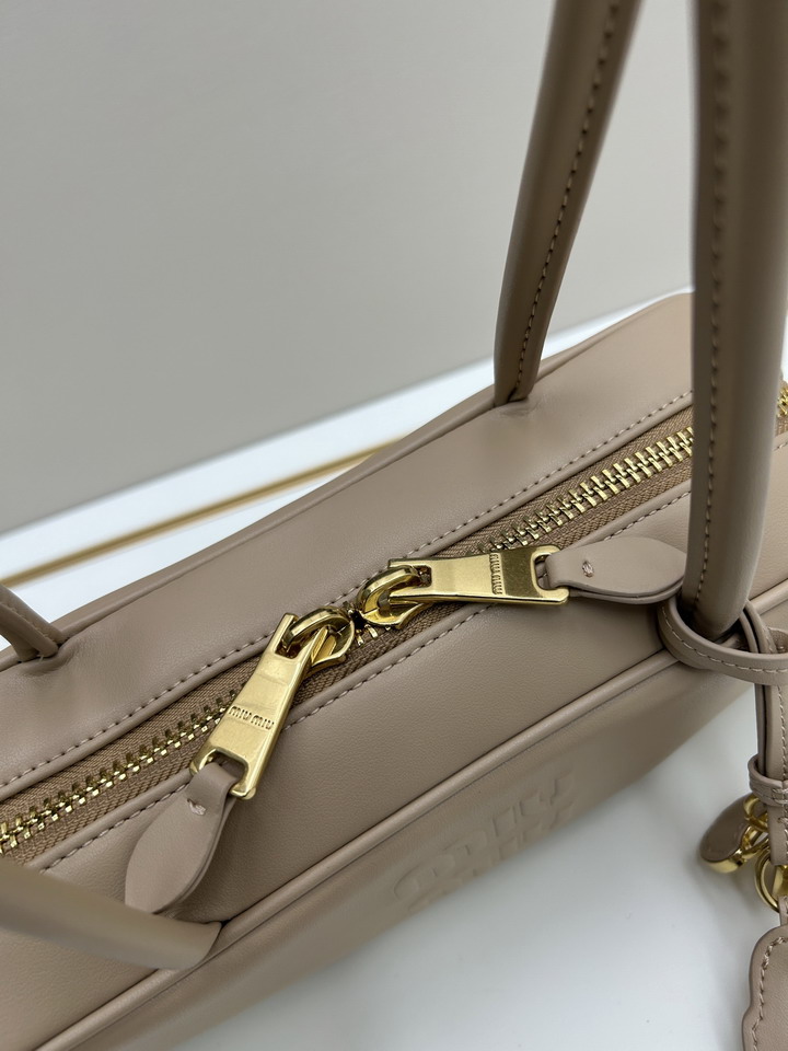 Miu 07047 28x11x8 5cm jj2_6