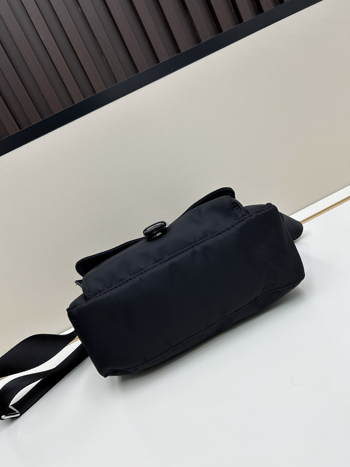 Prada 2388 24x19cm jj_5