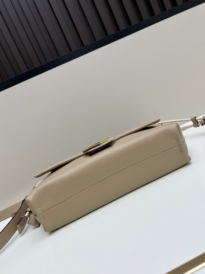 Fendi H08899 26 5x18x8 5cm jj1_5