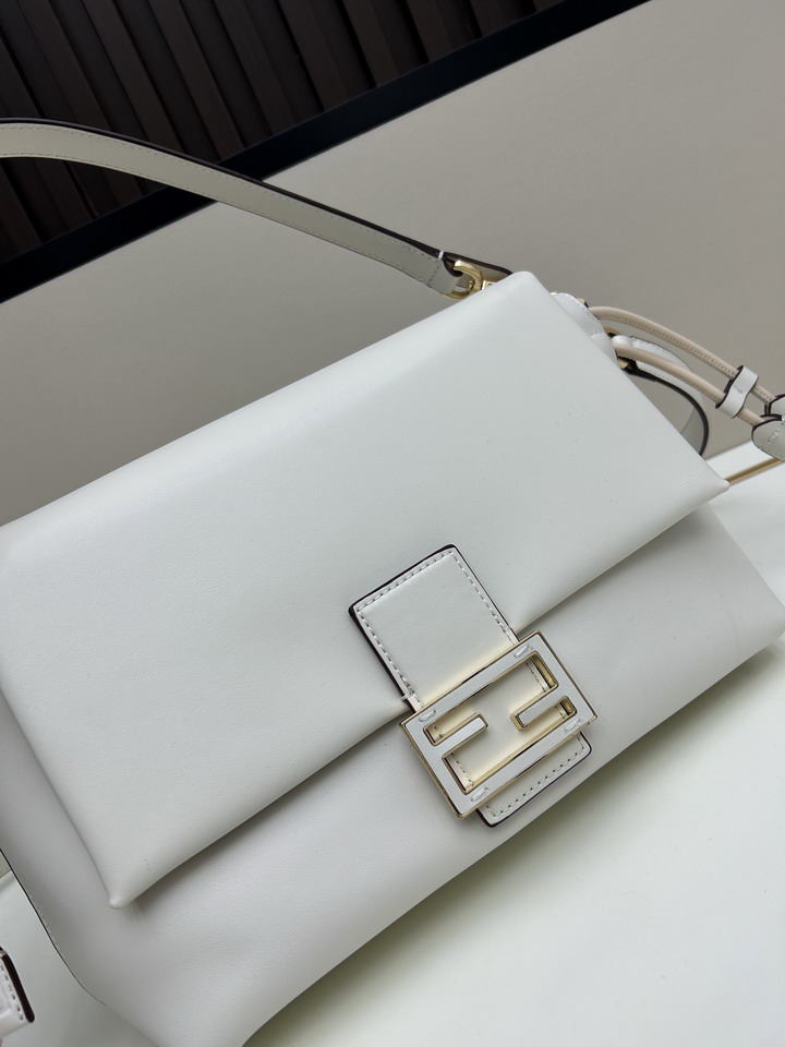 Fendi H08899 26 5x18x8 5cm jj4_4