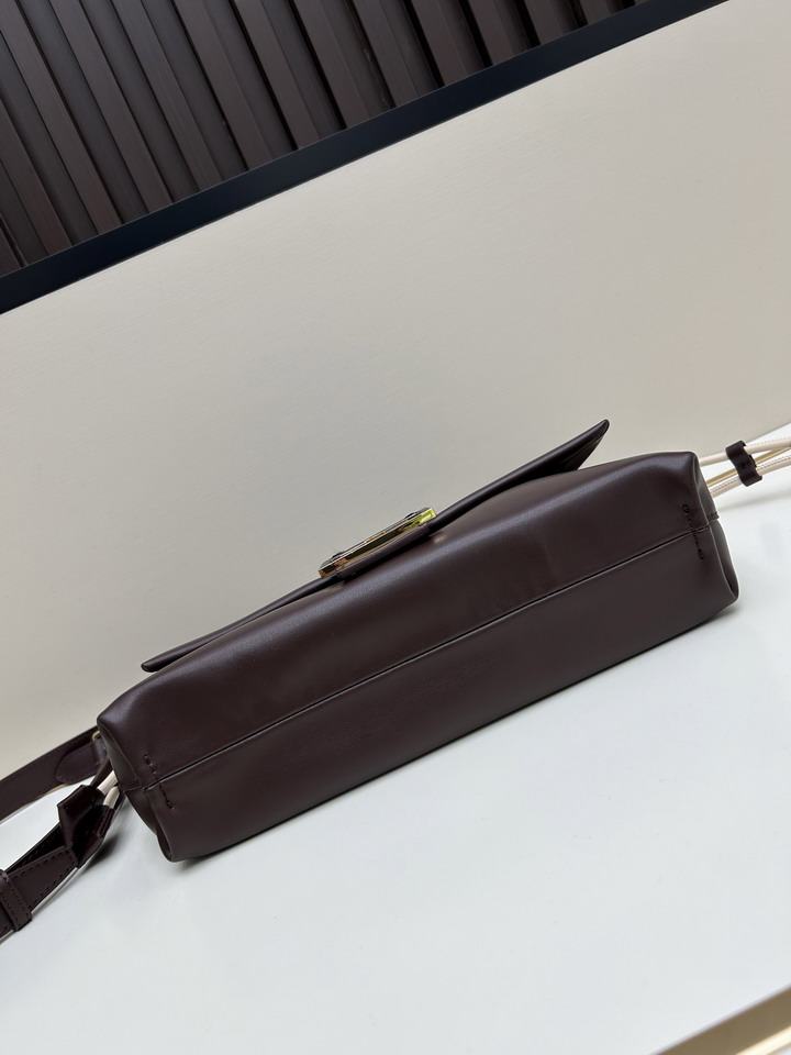 Fendi H08899 26 5x18x8 5cm jj_5