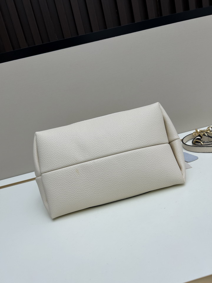 GG 02525 27 5x21x16cm jj4_5