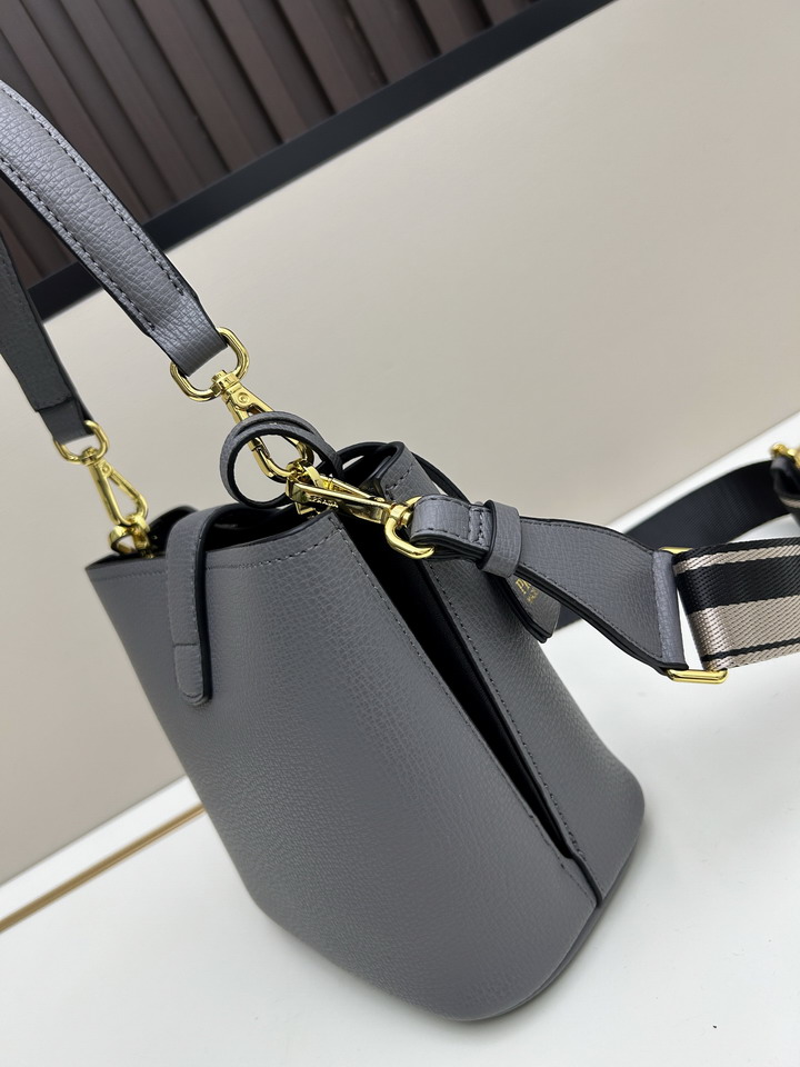 Prada 3536 19x18x12cm jj1_3