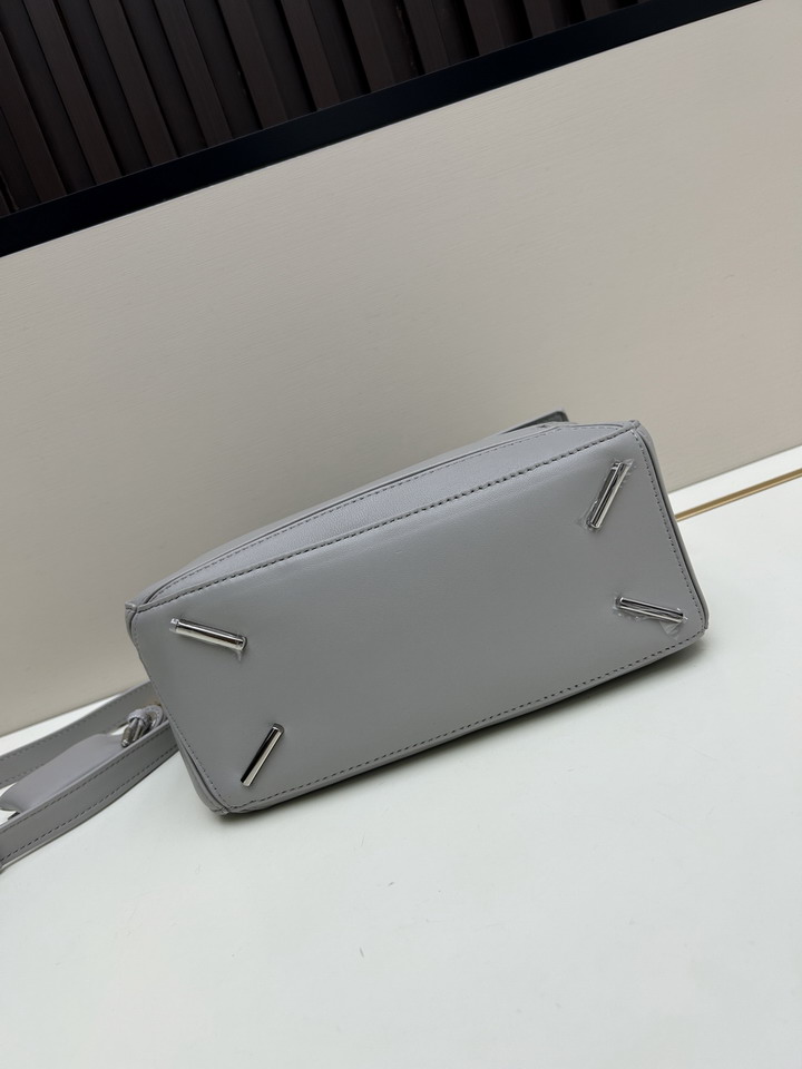 Loewe S250505 24x16 5x10 5cm jj_6