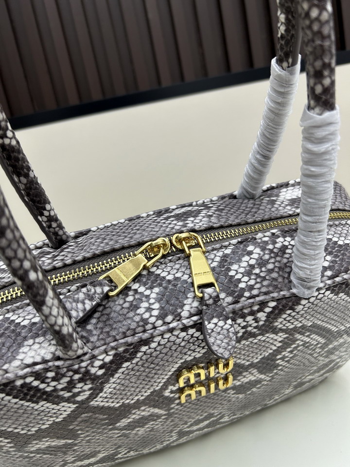 Miu 02027 29 5x18x9cm ss1_6