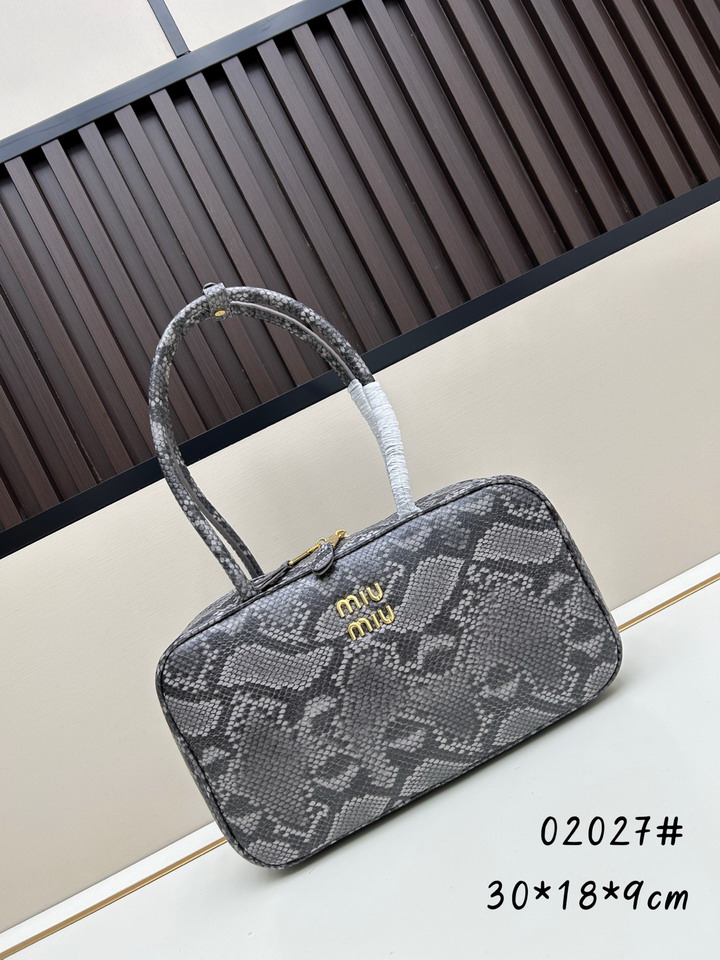 Miu 02027 29 5x18x9cm ss2_1