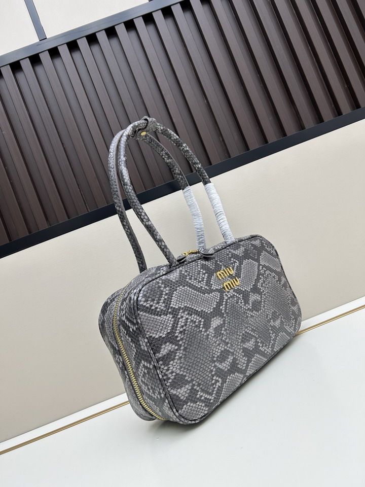 Miu 02027 29 5x18x9cm ss2_2