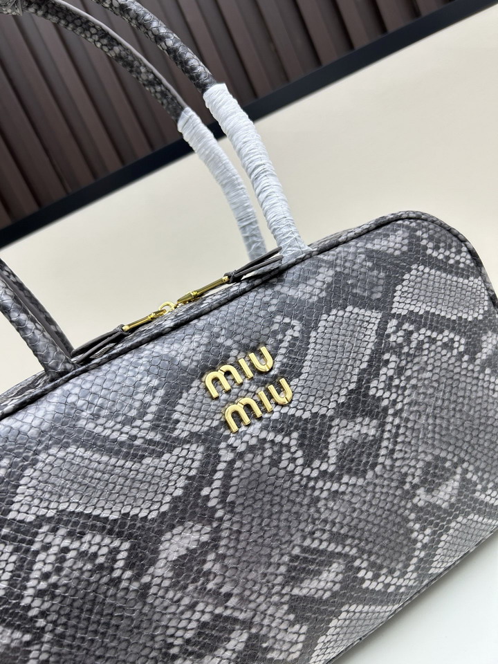 Miu 02027 29 5x18x9cm ss2_4