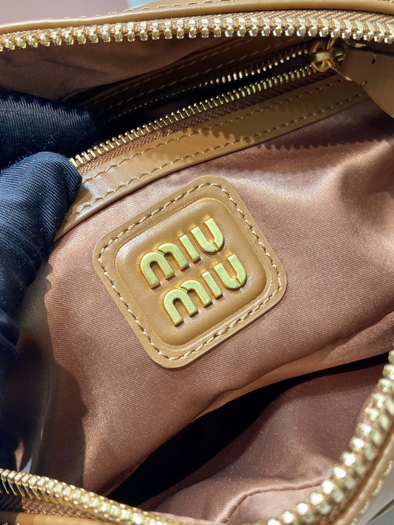 Miu 5BB142 22x10 5x7 5cm AP_11