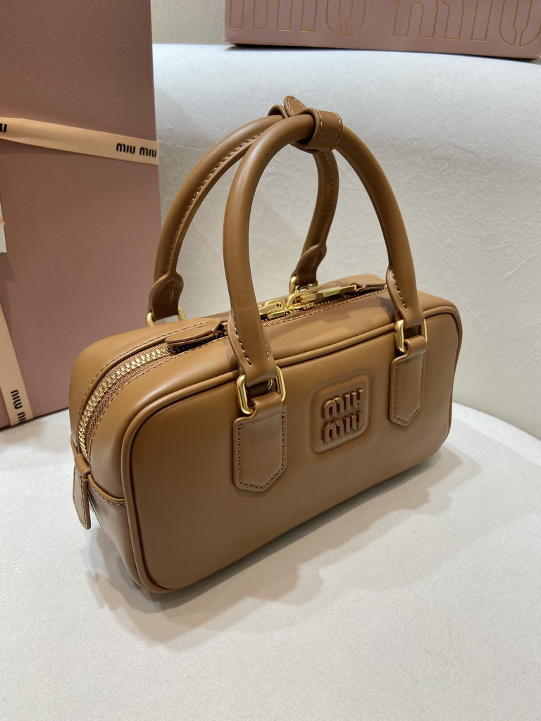 Miu 5BB142 22x10 5x7 5cm AP_5