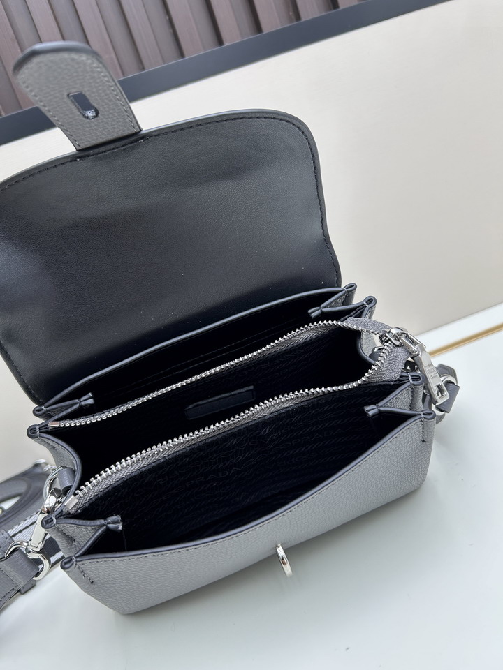 Prada 3539 22x10x12cm ss2_7