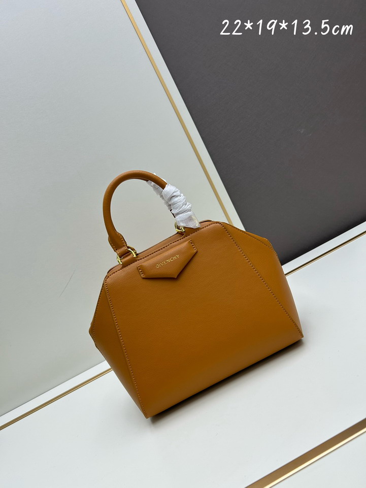 Givenchy Antigona 22x19x13 5cm ss1_1