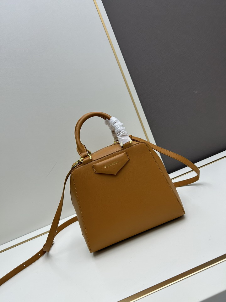 Givenchy Antigona 22x19x13 5cm ss1_2