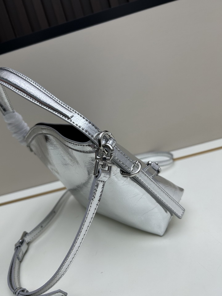 Givenchy Voyou 19x16 5x4cm ss1_2