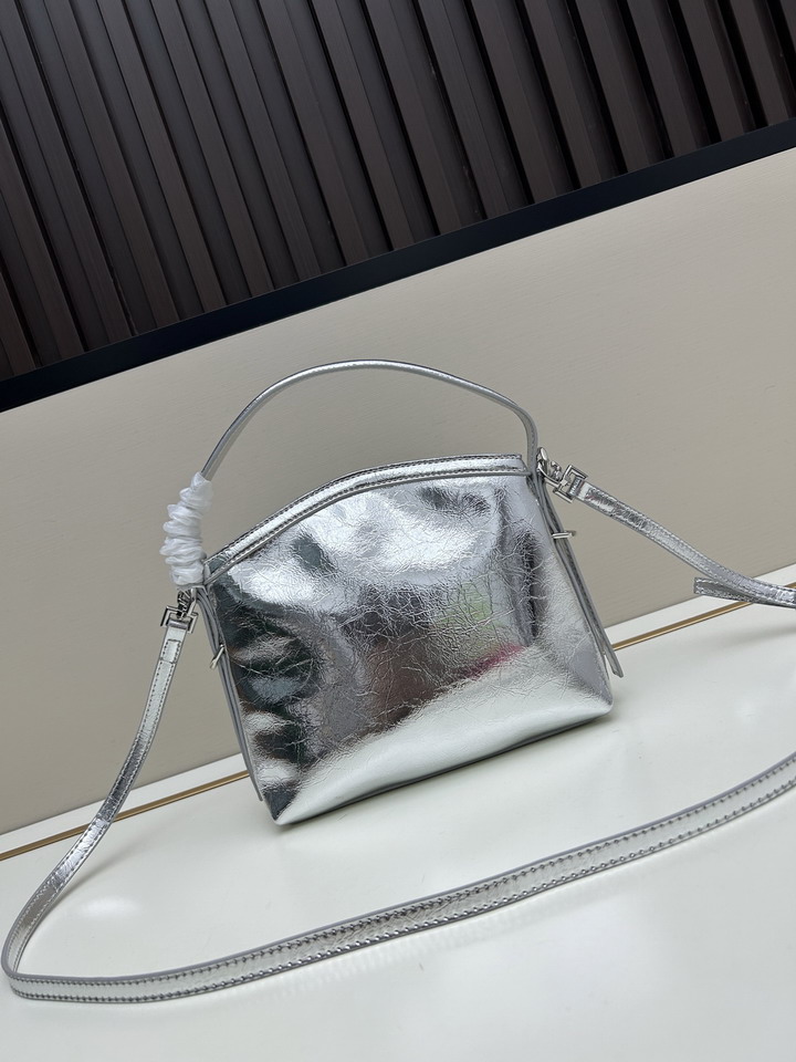 Givenchy Voyou 19x16 5x4cm ss1_3