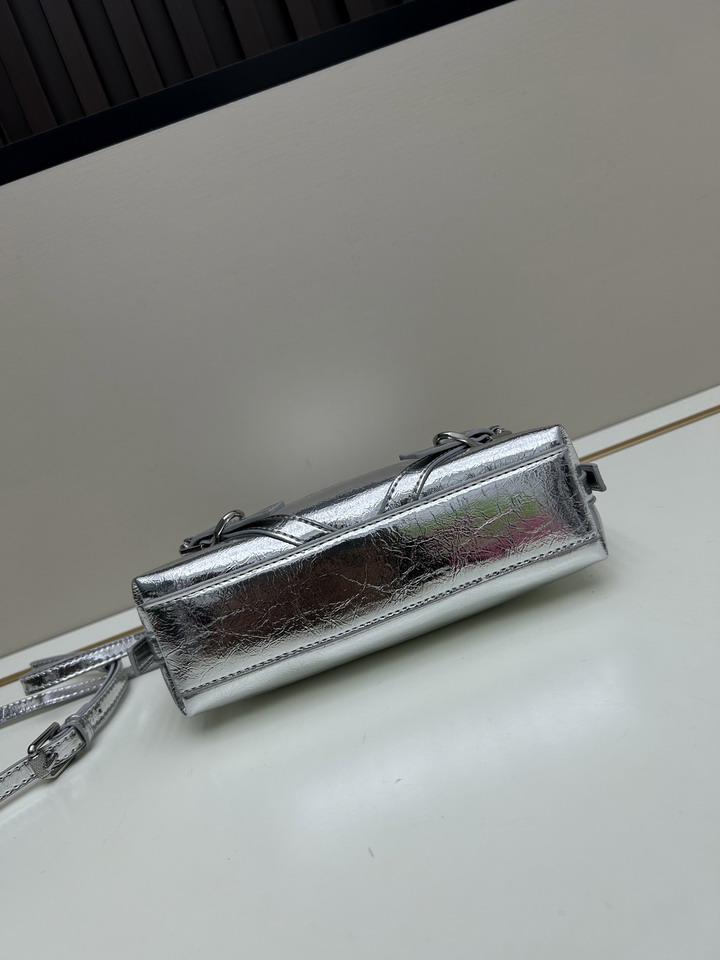 Givenchy Voyou 19x16 5x4cm ss1_5