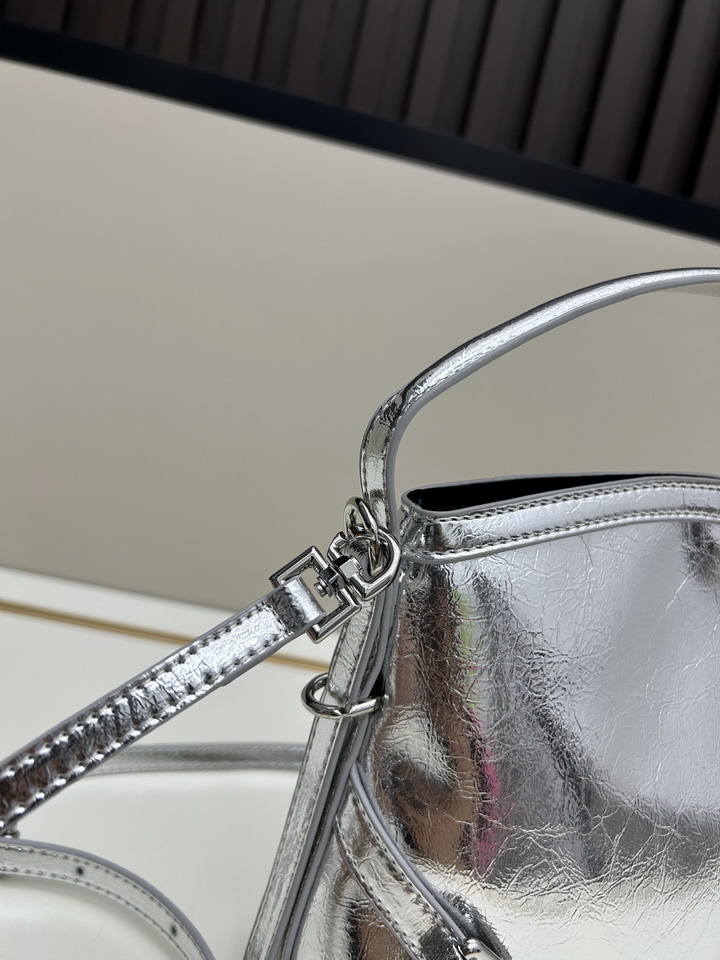 Givenchy Voyou 19x16 5x4cm ss1_6