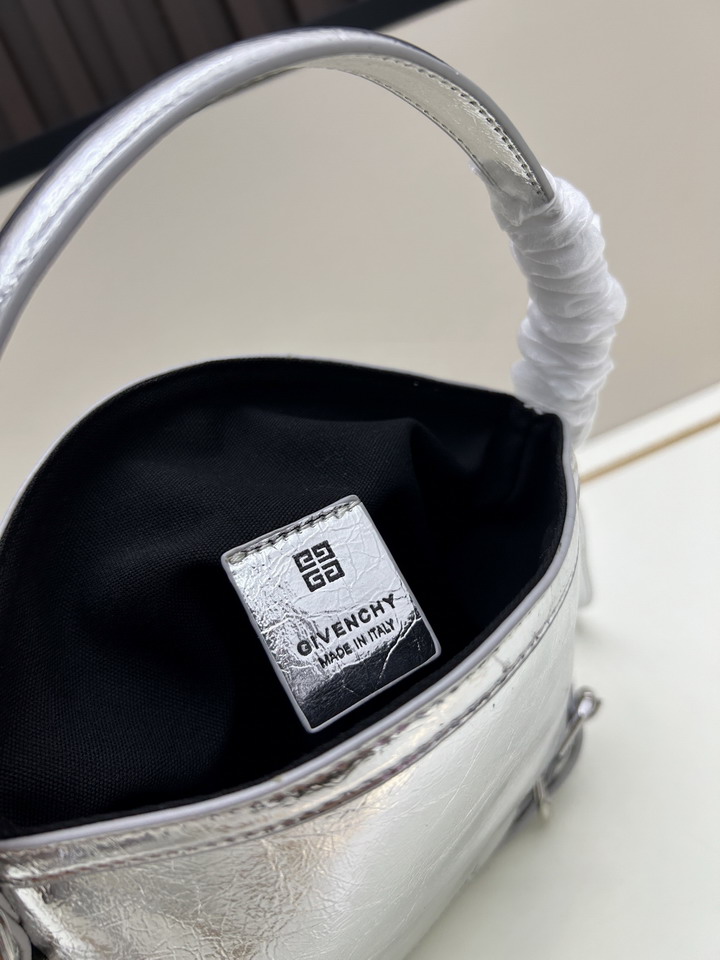 Givenchy Voyou 19x16 5x4cm ss1_8