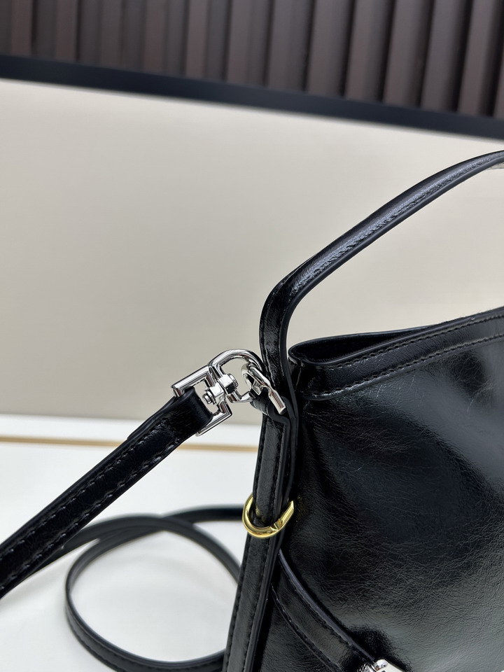 Givenchy Voyou 19x16 5x4cm ss_7