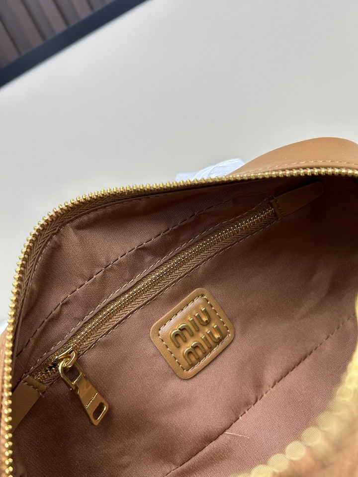 Miu 22x10 5x7 5cm ss1_8