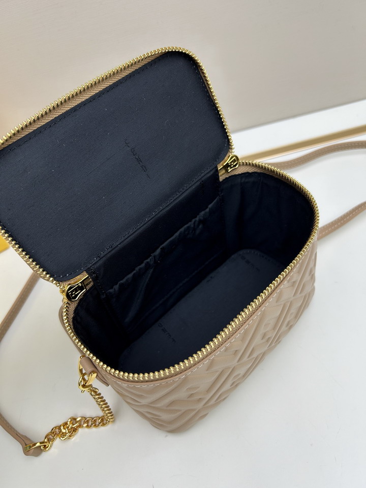 Fendi F8025 16x8x11cm jj1_7