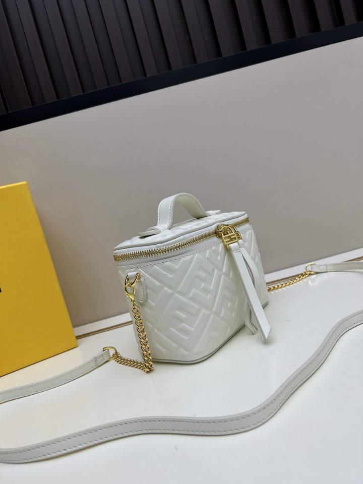 Fendi F8025 16x8x11cm jj3_2