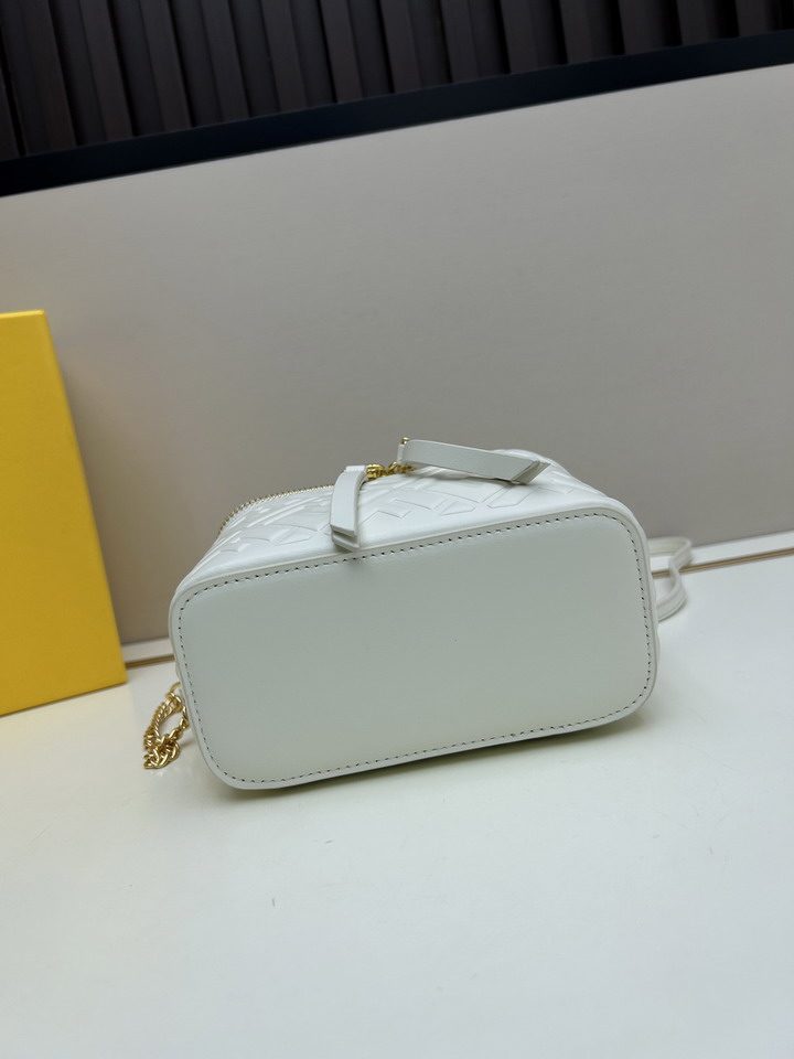 Fendi F8025 16x8x11cm jj3_6