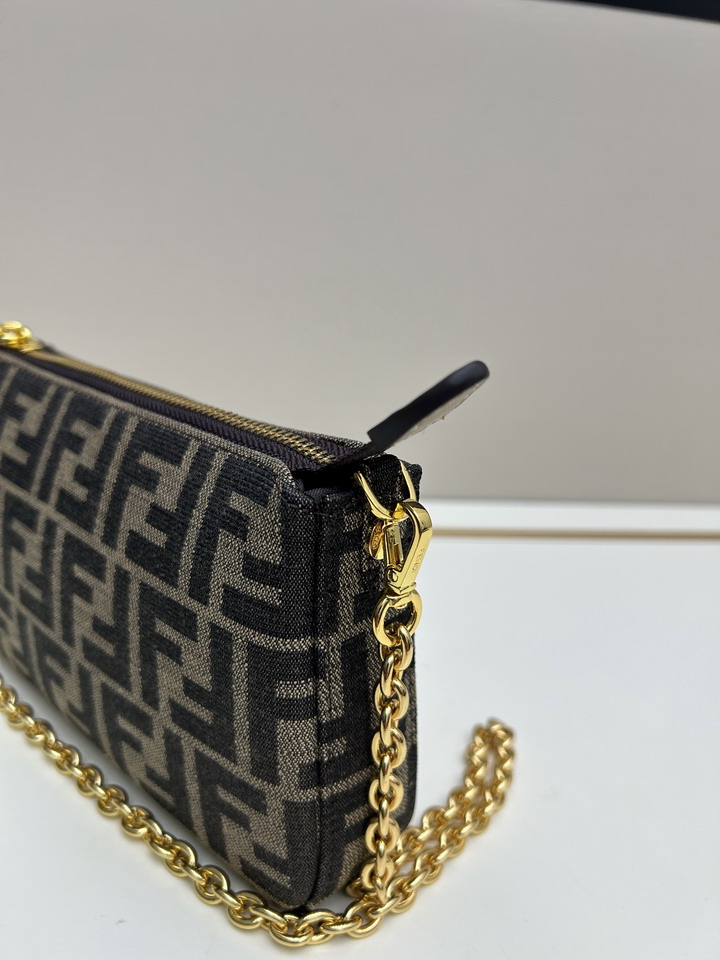 Fendi F8026 20x3x13cm jj_5