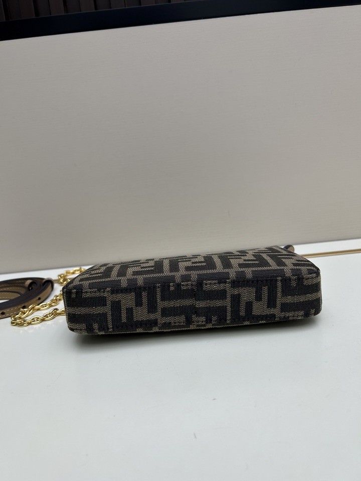 Fendi F8026 20x3x13cm jj_6