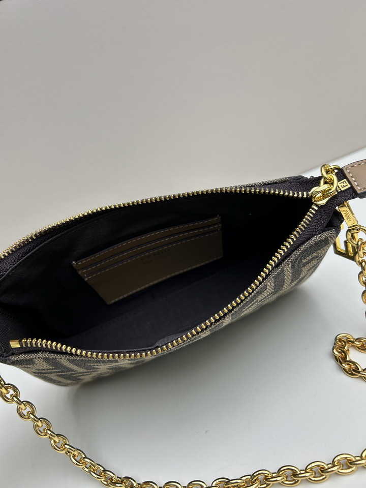 Fendi F8026 20x3x13cm jj_7