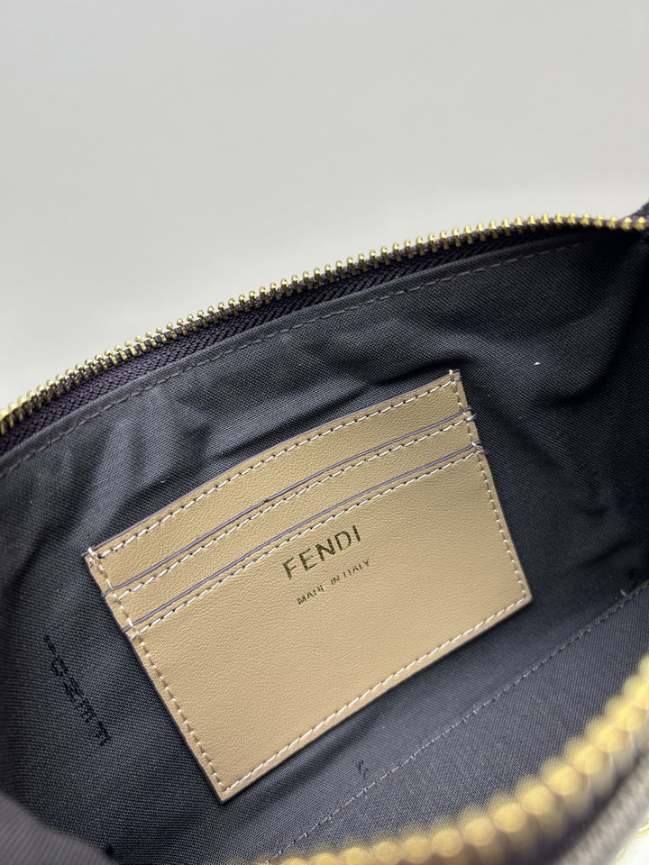 Fendi F8026 20x3x13cm jj_8